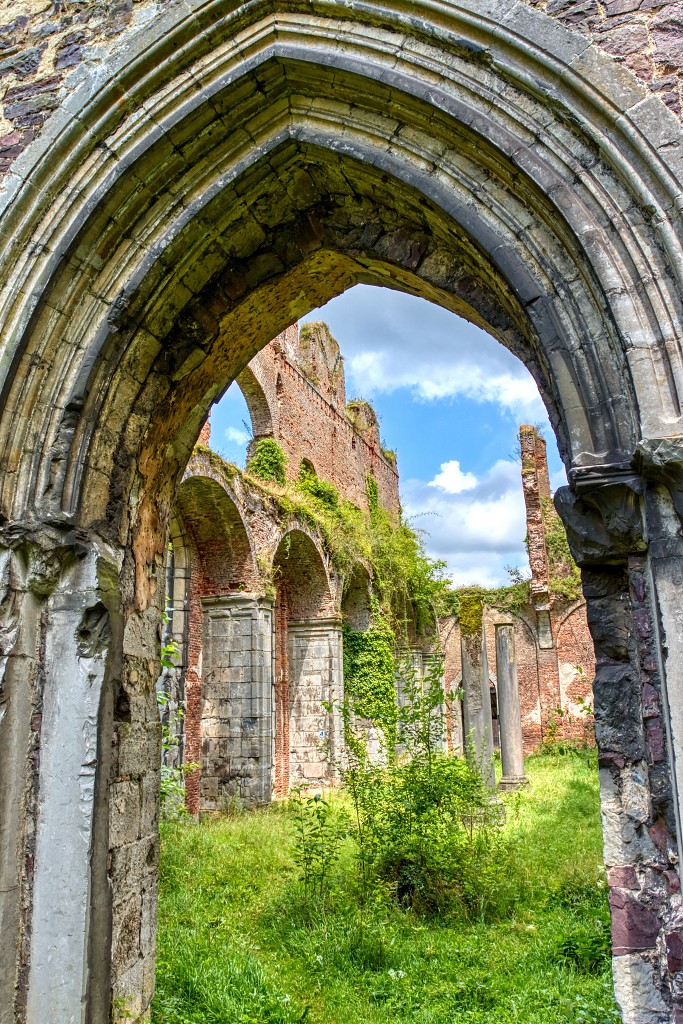 Abbaye D'Aulne hdr abdij belgie religie religion klooster ruine katholiek rooms saint sint aulne kerk kathedraal